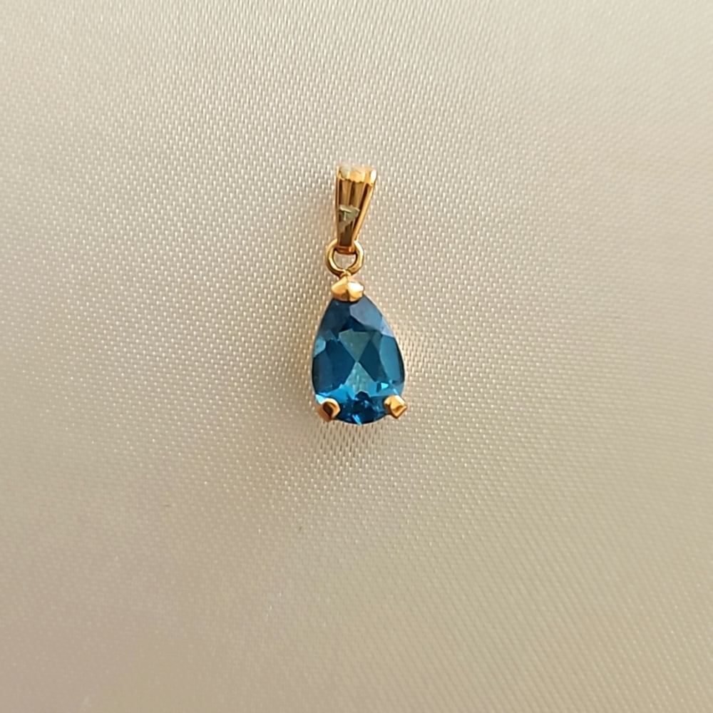 Blue topaz pendant